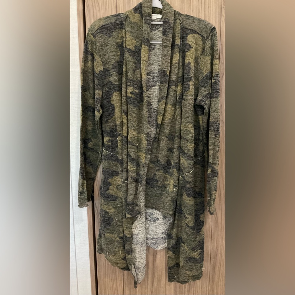 Maurice’s Womens Open Front Camo Sweater Size XL (SMALL HOLE AND FRAYS)
